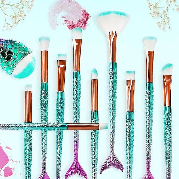 Colorful Fish Tail Makeup Brushes 1