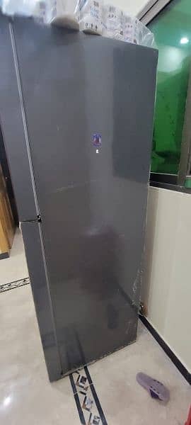 gree fridge , full size 1