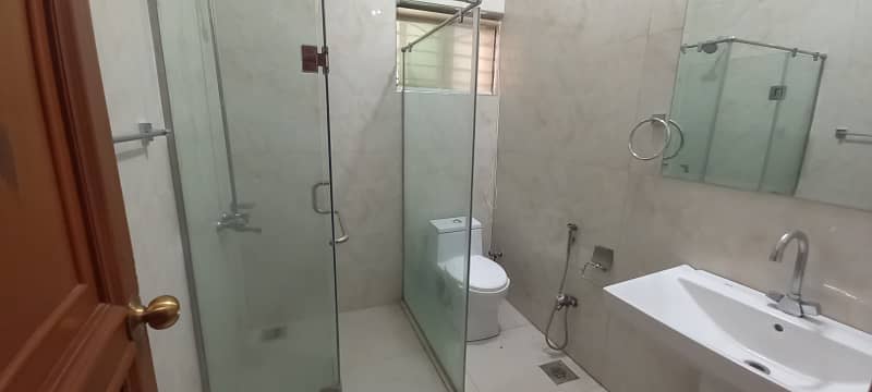 Lower lock knaal 3bed upper portion for rent in dha phase 5 3