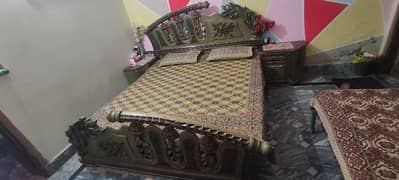 Bed Set with dressing and side tables deco paint