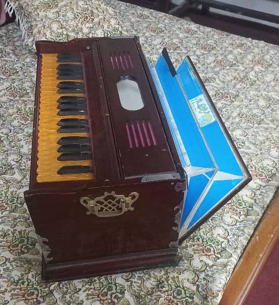 Paris Reed Harmonium 0