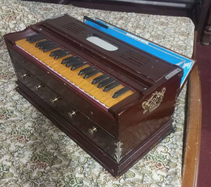 Paris Reed Harmonium 3