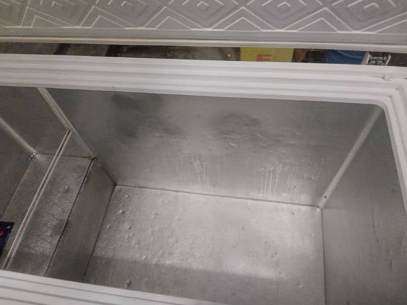 deep freezer for urgent sale only serious person contact 1