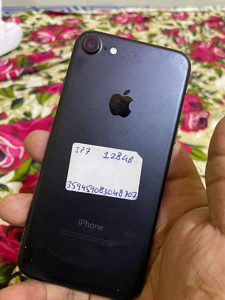 iPhone 7 128gb calll 03084408152 whatappps sim 2 month time alll ok 4