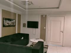 1 BED FULLY FURNISHED FULL LUXURY BRAND NEW CONDITION EXCELLENT FLAT FOR RENT IN BAHRIA TOWN LAHORE