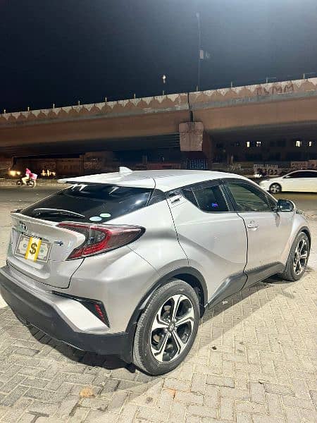 Toyota C-HR G-LED 2017 model 2