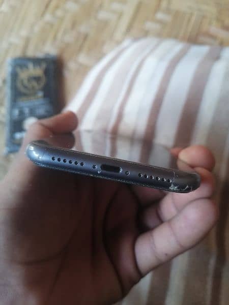 IPhone 11 hy non pti py pass pe laga hwa hy 3