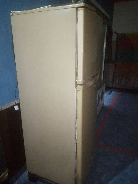 Waves Refrigerator good condition 3