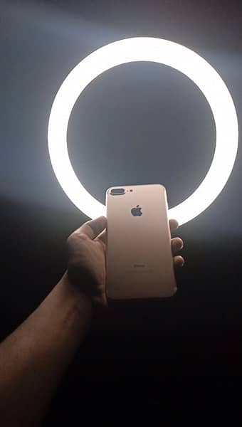 iphone7 plus  good condition 128gb original panel 100% battery 2