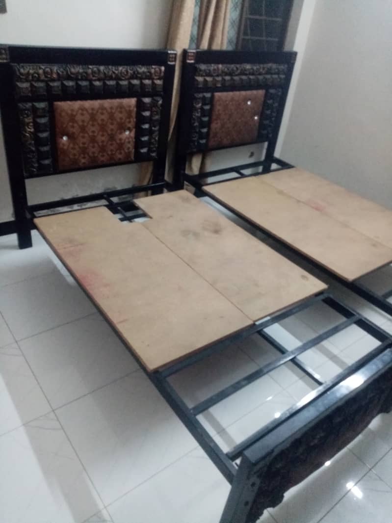 2 x Iron Single Bed (Without Mattresses) 4