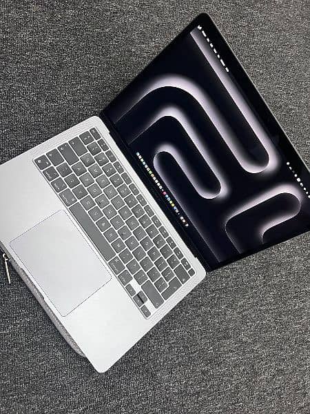 MacBook M1 air 8/256 5