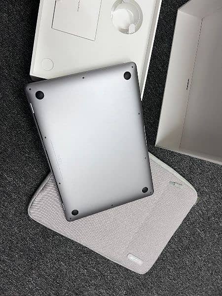 MacBook M1 air 8/256 8