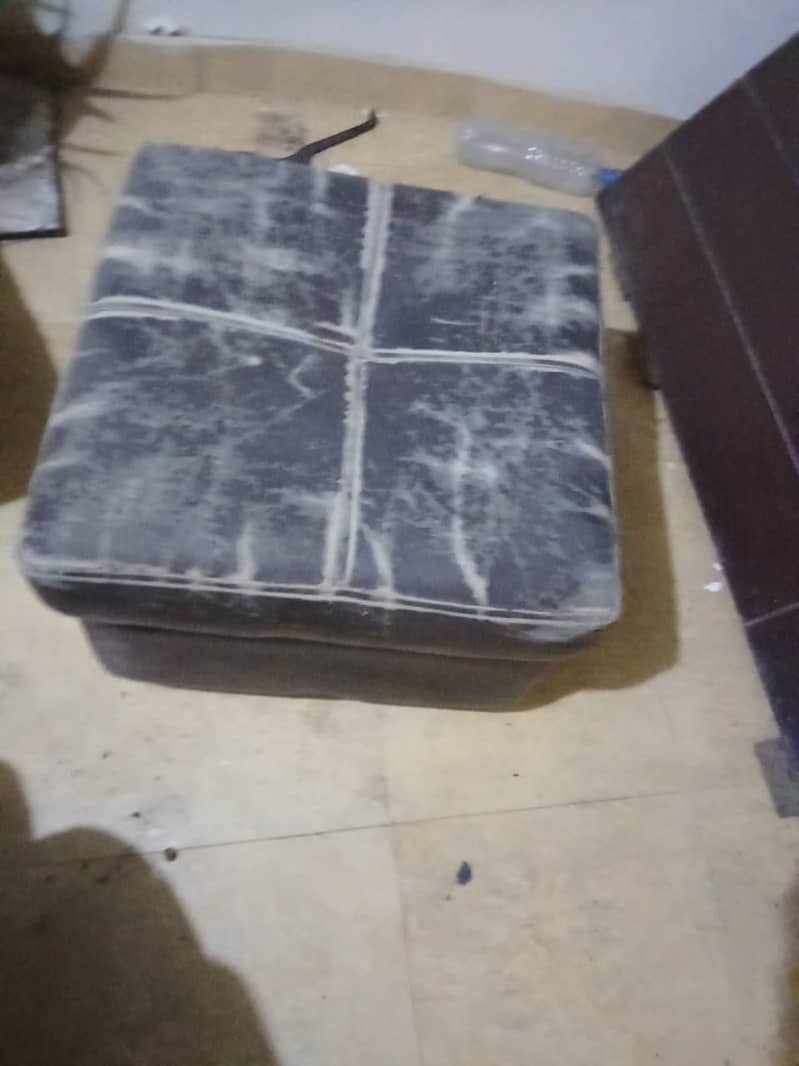 1 seater sofa leather torn out 1