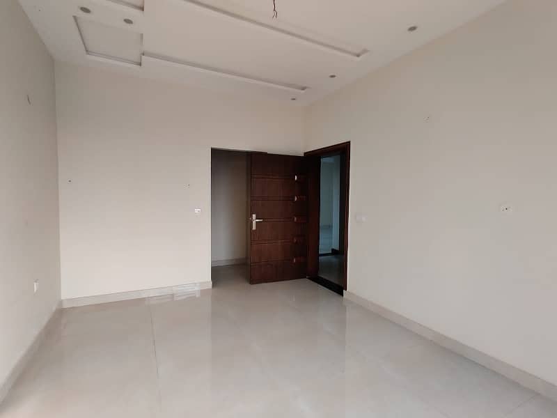 Looking For A On Excellent Location House In Central Park Housing Scheme 4