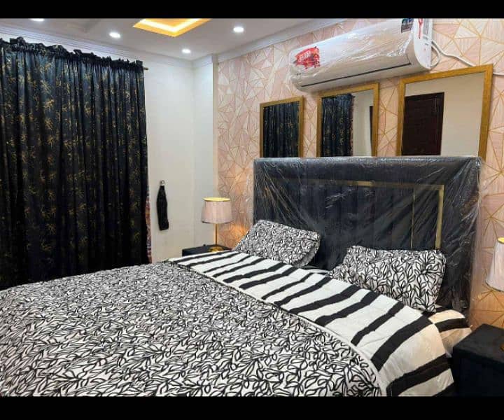 One bed luxury apartment for short stay like(3to4)hours in bahria town 1