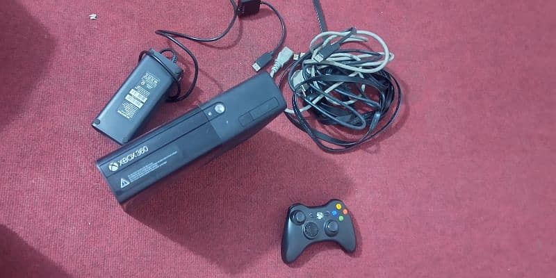 Xbox 360E 4Gb For sale With Original Wireless Controller & Box 2