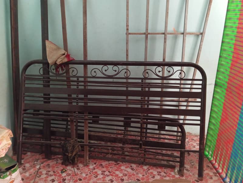 6x6 Iron Bed 1