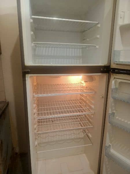 haier full size fridge for sale in reasonable price 3