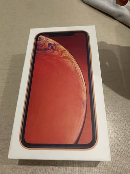 iPhone XR sim working with box and charger 4