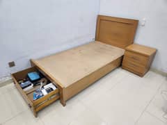 Single bed with 1 side table