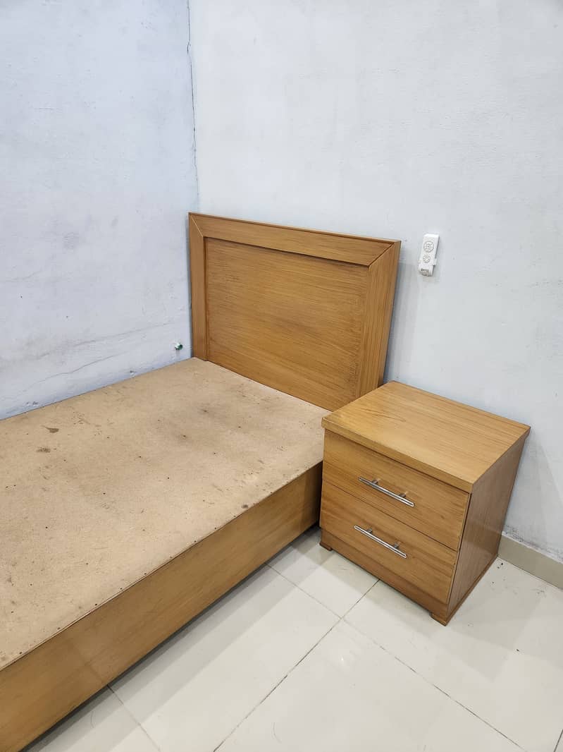 Single bed with 1 side table 2