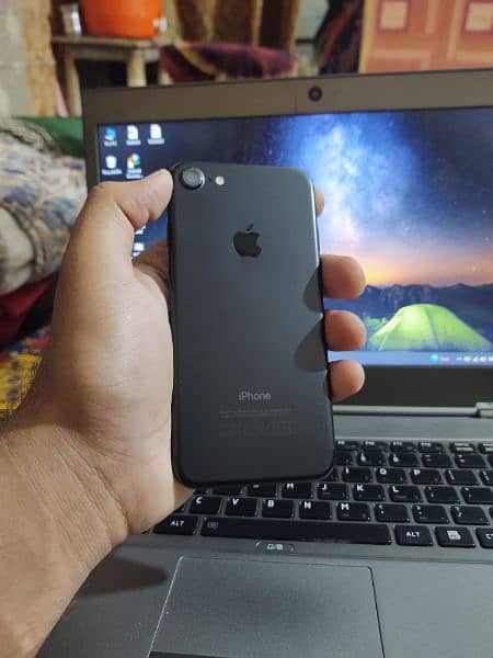 i phone 7 official PTA for sale with box charger 256 GB 3