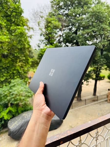 Microsoft Surface Laptop 3 6