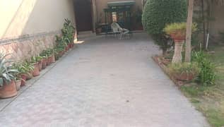 Luxurious 25 Marla Corner House in Prime Faisalabad Location Ready to Move In!