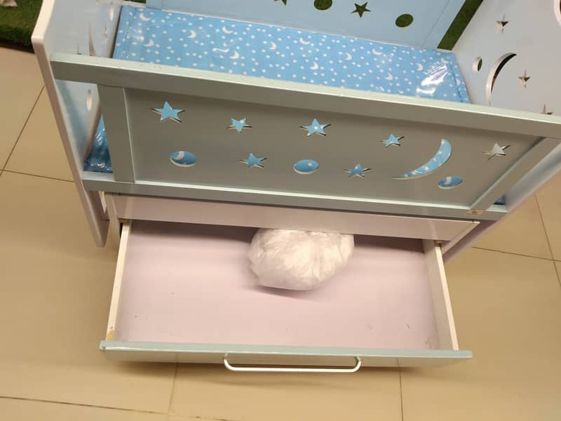 baby crib 2