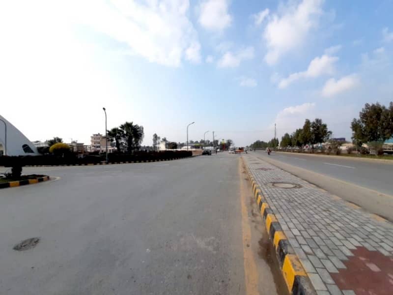 10MARAL PLOT MAIN 150FEET ROAD BACK PLOT ROAD 50FEET ROAD IDEAL LOCATION NEAR MOSQUE MARKET SCHOOL PARK ALL DUES CLEAR PLOT FOR SALE 12