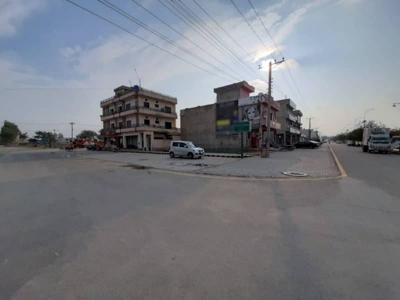 10MARAL PLOT MAIN 150FEET ROAD BACK PLOT ROAD 50FEET ROAD IDEAL LOCATION NEAR MOSQUE MARKET SCHOOL PARK ALL DUES CLEAR PLOT FOR SALE 19