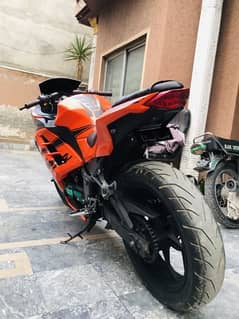 kawa saki ninja250 cc bike all documents  clear and lahore nmbr