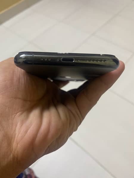 IPHONE 11 PRO 64GB 4