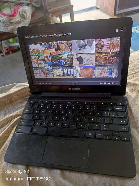 Chrome OS Android Laptop 0