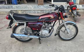 HONDA 125 BRAND NEW ONLY 2500 KM DRIVE