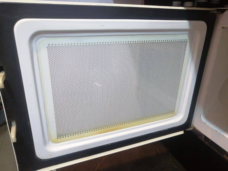 Microwave in Good condition 0