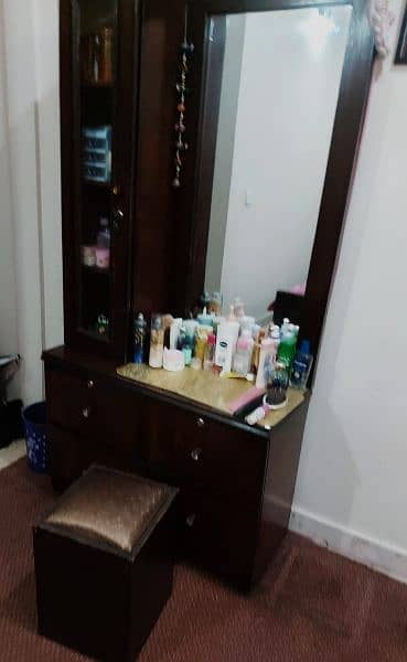 Dressing table in good condation 2