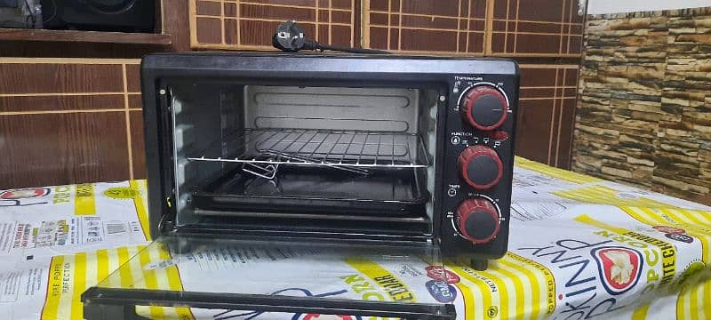 selling my electric oven with  10/10 Condition 3