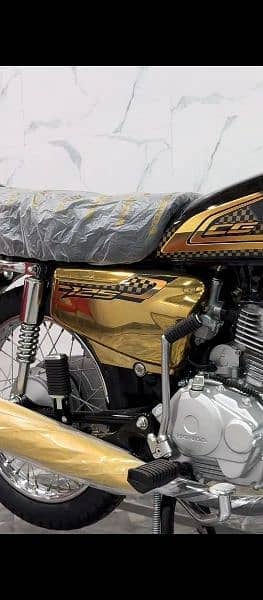 HONDA BLACK 125SELF GOLD EDITION 4