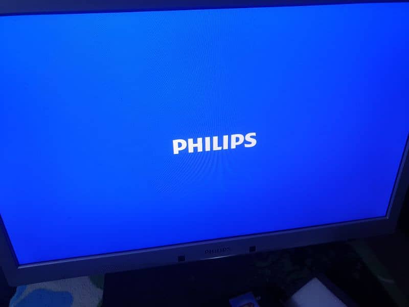 Phillips Original Led 24 inch with Webcam 4