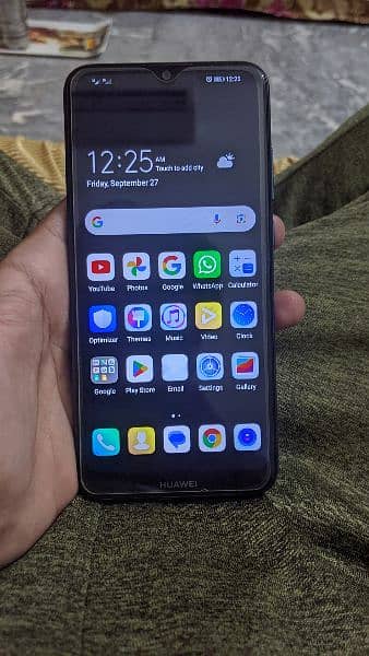 Huawei y6 prime (2:32) gb box sath he exchange possible 1