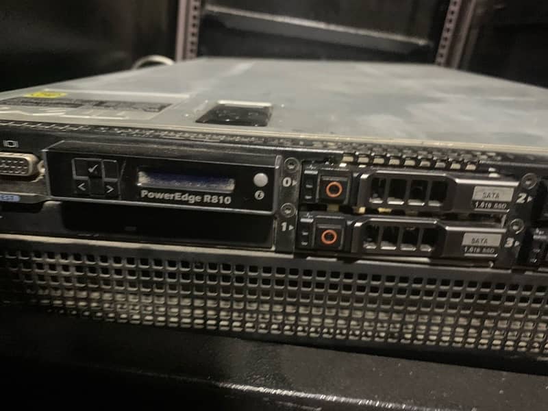 Dell Power Edge R810 and Hp Pro Liant DL380 G7 4