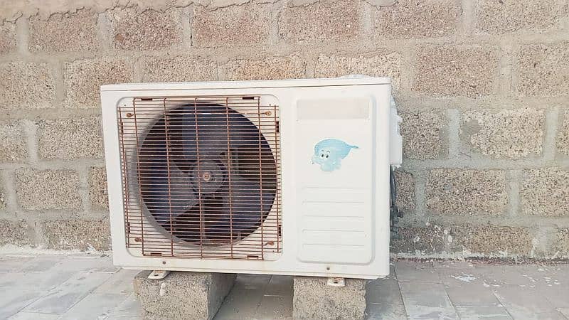 New AC Just Used One Month Only 1