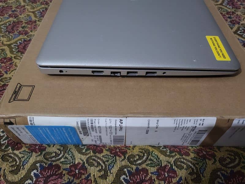 Dell Inspiron 3580 i5 Radeon Graphics 1