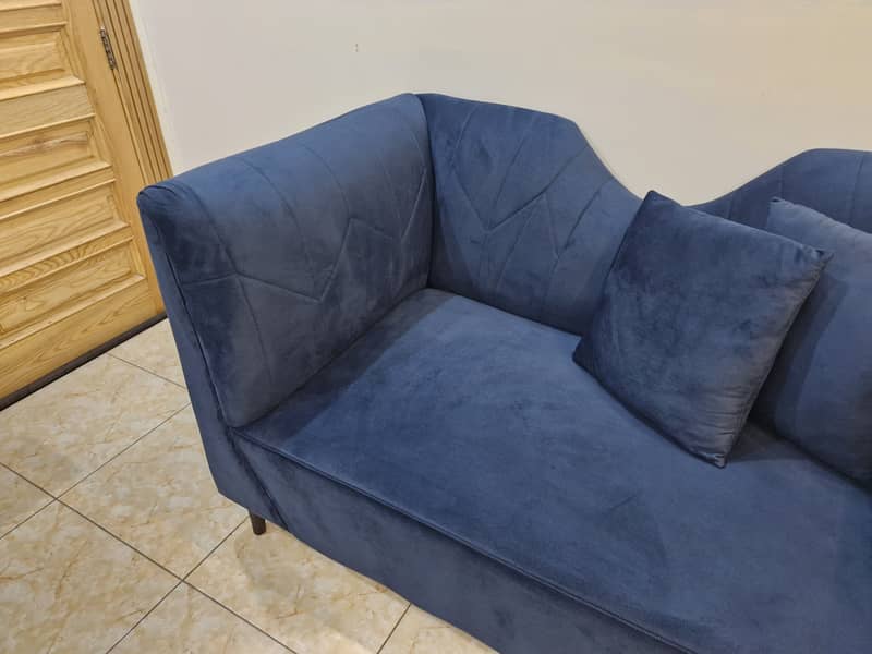 2 seater sofa in new condition, color blue 3