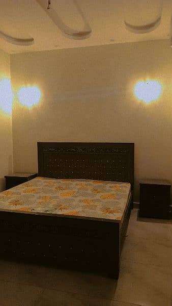 Fully A1 bed hai like a new bed pr used main hai tora sa use huwa hai 7