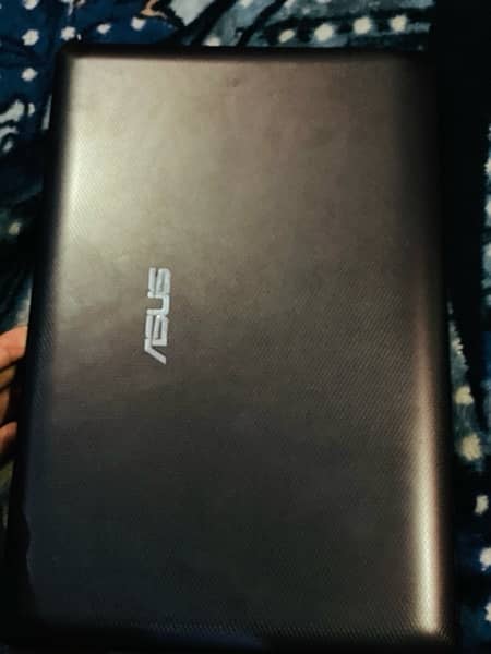 asus leptop 4 gb with 128 ssd 5