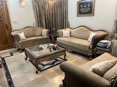 a beautiful sofa set 6 seater pls 3 extra seat