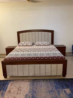 KING SIZE ALMOST NEW BED SET