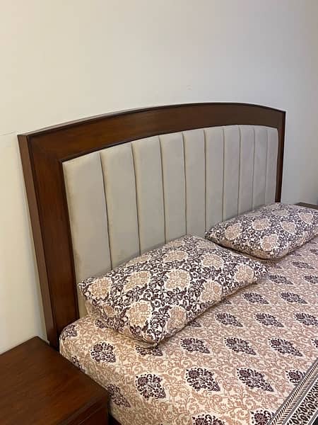 KING SIZE ALMOST NEW BED SET 3